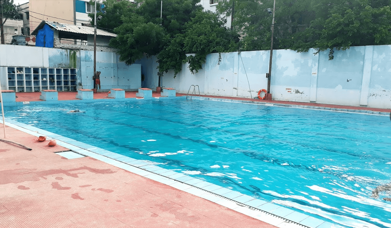 near-by-swimming-pool